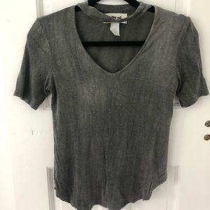 HIPPIE LOVE CHOKER DETAILED TEE